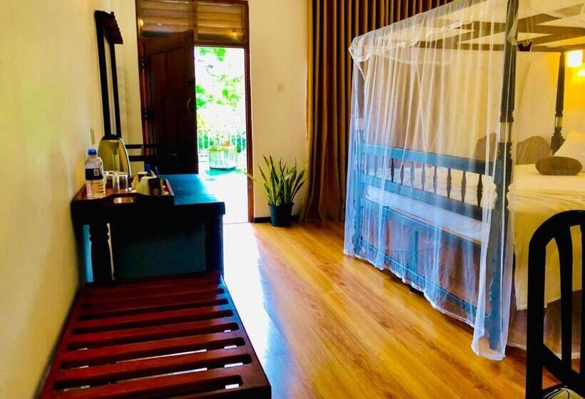 Номер Deluxe с Балконом, Mirissa Beach Inn