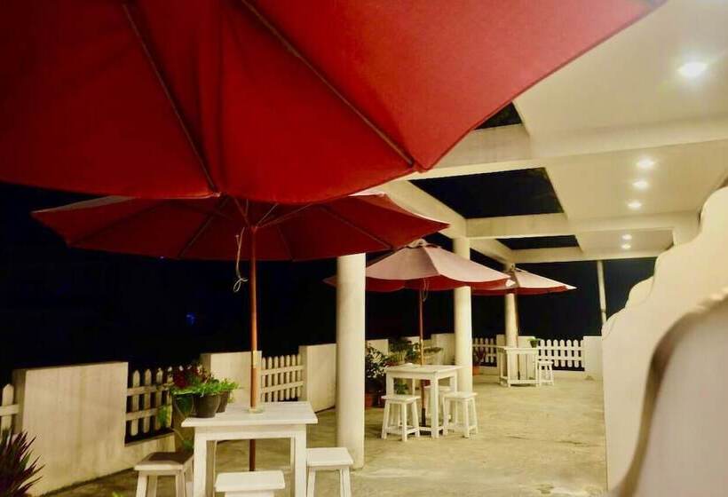 3 Bett Deluxe Zimmer, Mirissa Beach Inn