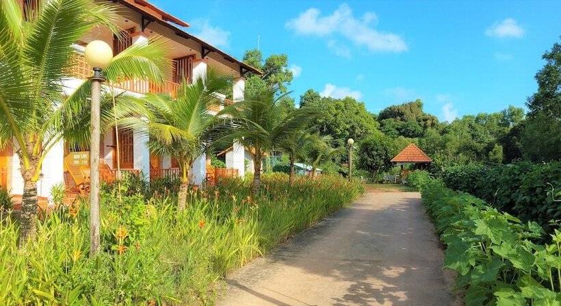 اتاق لوکس با چشم‌انداز باغ, The Garden House Phu Quoc Resort