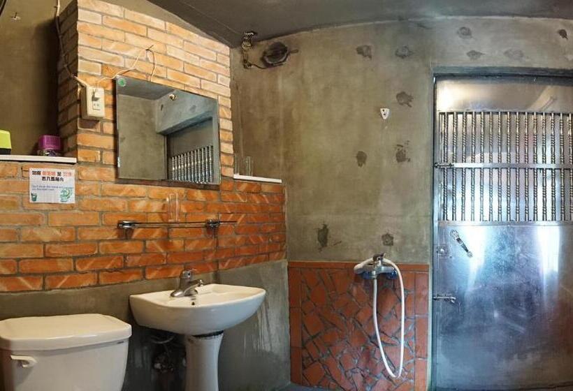 اتاق استاندارد چهار تخته, Linyuan Village