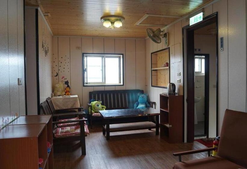 اتاق استاندارد با سرویس بهداشتی مشترک, Linyuan Village