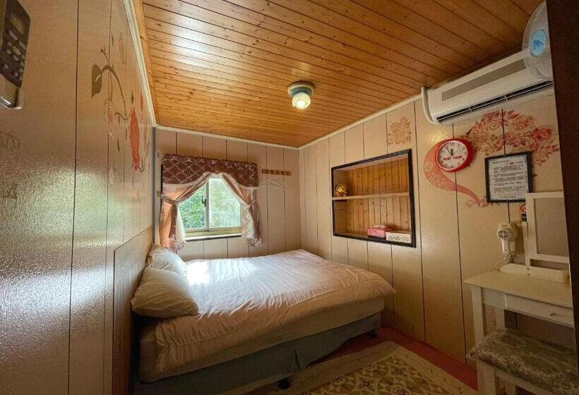 اتاق استاندارد با سرویس بهداشتی مشترک, Linyuan Village