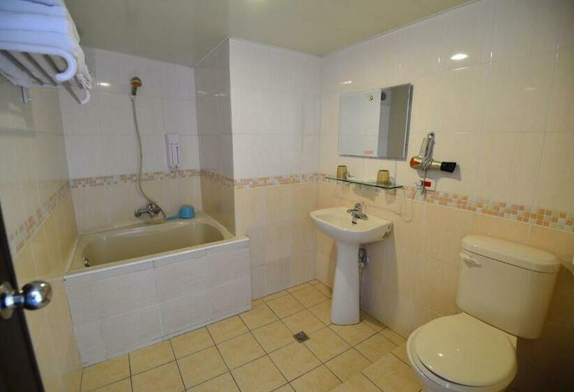 اتاق استاندارد چهار تخته با چشم‌انداز دریا, Blue Sky B&b