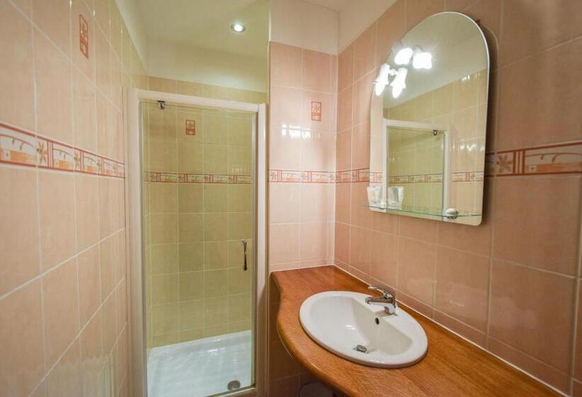 Дом 4 Спальни, Domaine D'essendiéras
