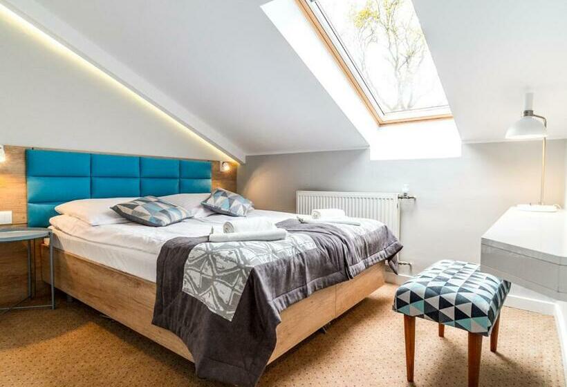 Quarto Triplo Estandar, Jantar