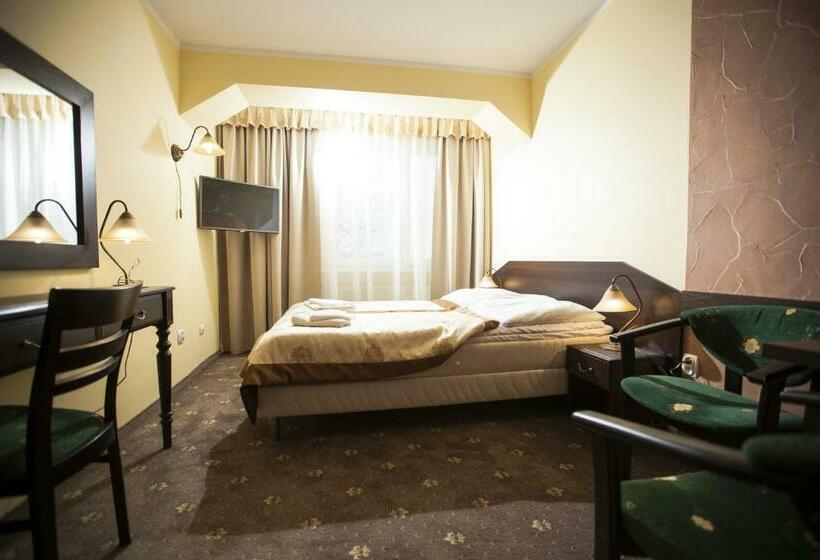 Quarto Estandar, Jantar
