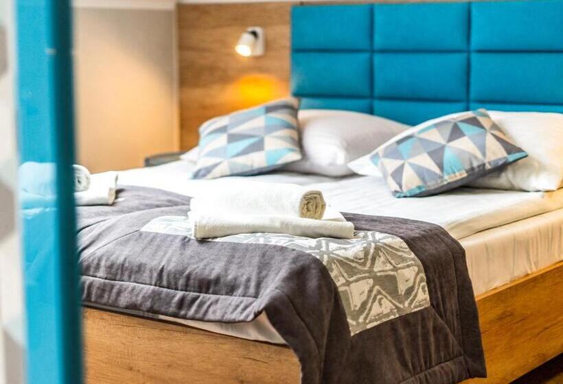 Quarto Triplo Estandar, Jantar
