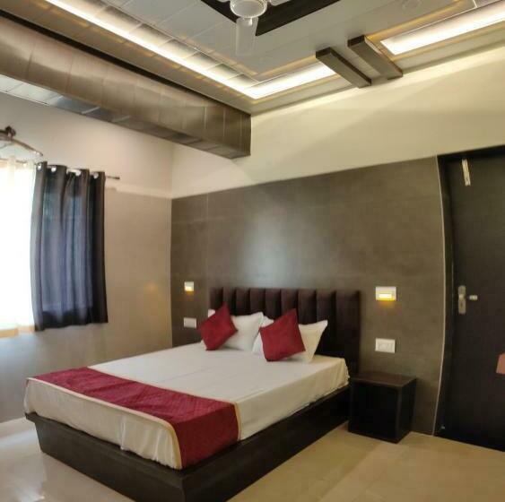 家庭间, Goyal Palace