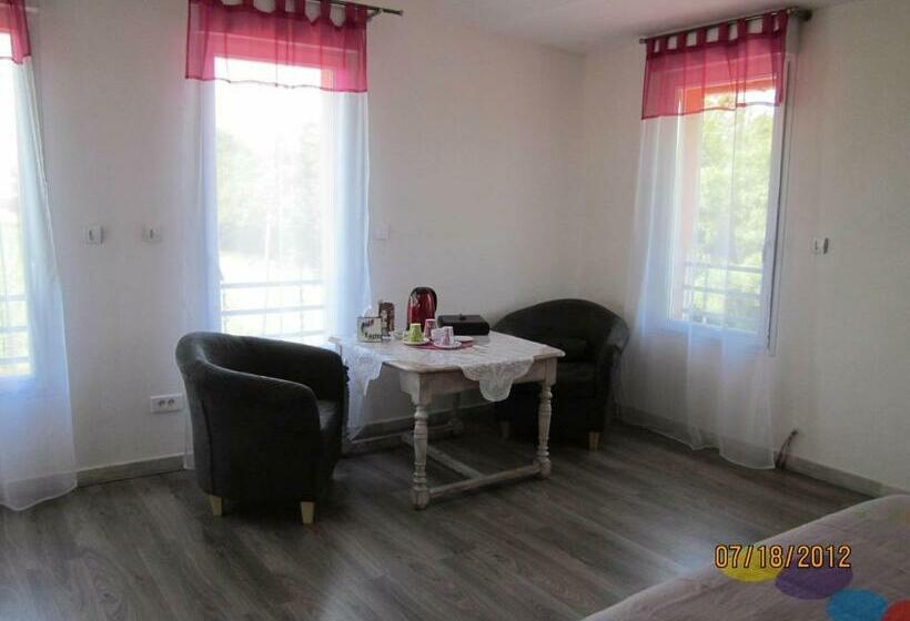 Номер Стандарт Трехместный, Chambre D'hôtes Du Bois Joli