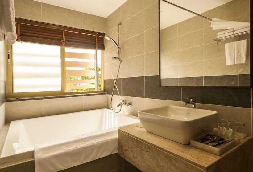 اتاق لوکس با بالکن, Glenwood City Resort