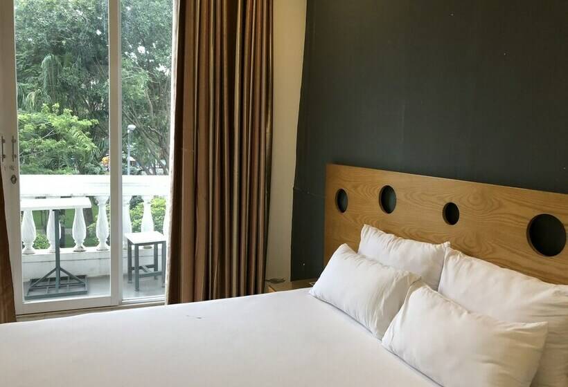 اتاق دلوکس با چشم‌انداز پارک, Istay Inn Saigon