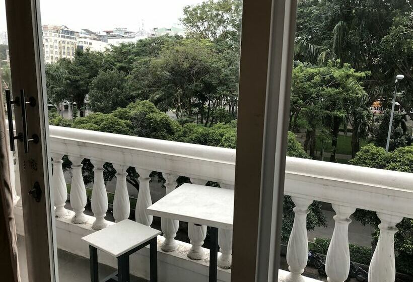 اتاق دلوکس با چشم‌انداز پارک, Istay Inn Saigon
