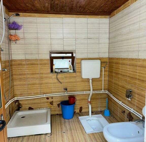 Кровать в Общей Комнате, Guest House Kukaj Valbone