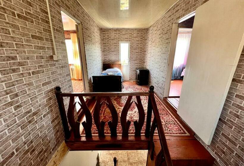 Family Suite, Yerivar