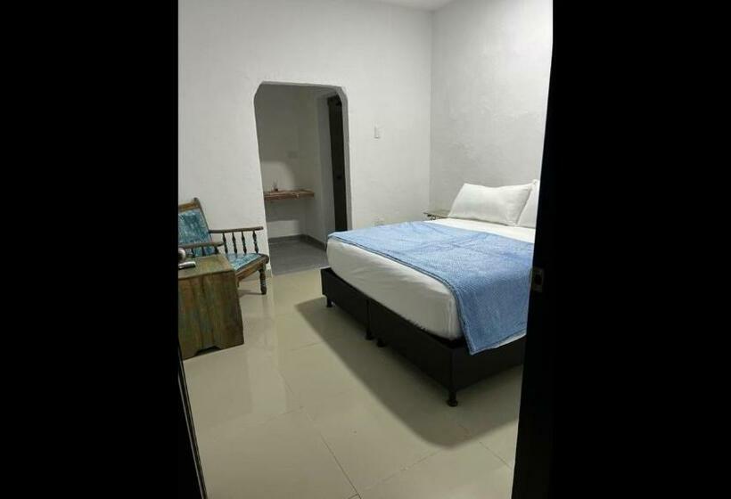 غرفة قياسية ثلاثية, Room In Lodge   Tr A4d Hostel Room Near Castillo San Felipe With Pool And Wifi