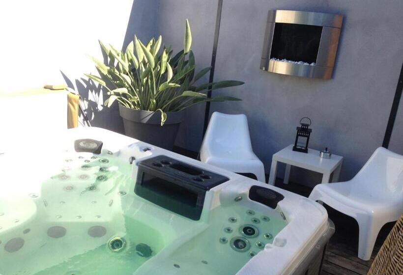 带大床的豪华间, Chambres D'hotes Deluxe Jacuzzi Mas De L'etoile