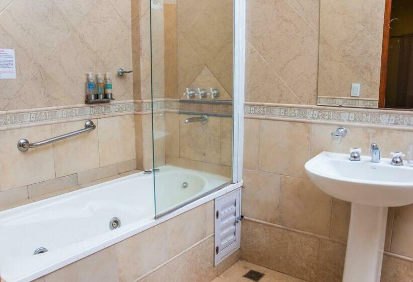سوئیت با وان آب گرم, Bagu Azul Obera