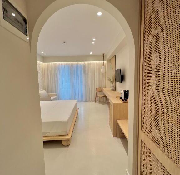 חדר דלוקס עם נוף, Dimitri