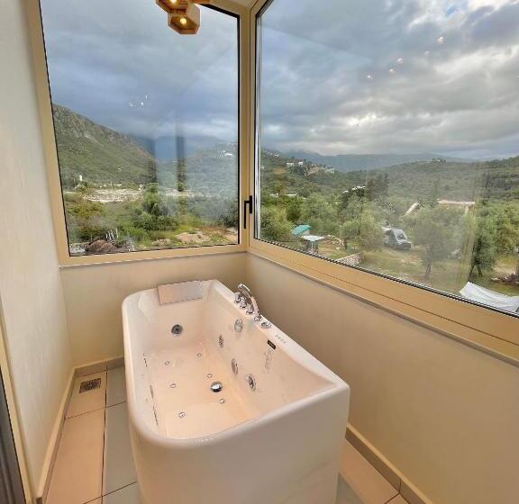 חדר סטנדרט עם ג'קוזי, Dimitri