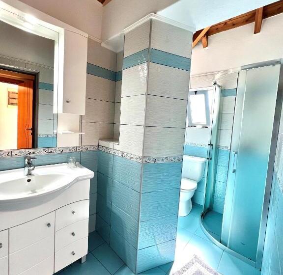 חדר אקונומי, Dimitri