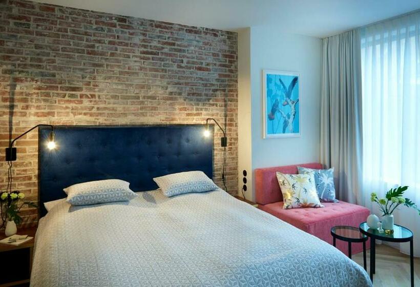 Quarto Estandar, Five Rooms