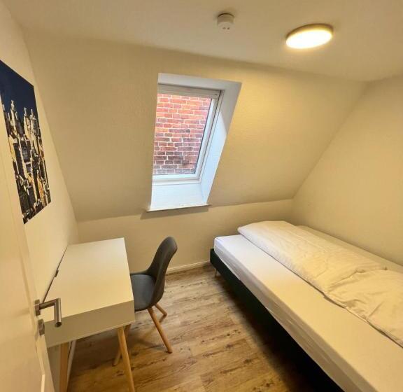 Quarto Familiar, Five Rooms