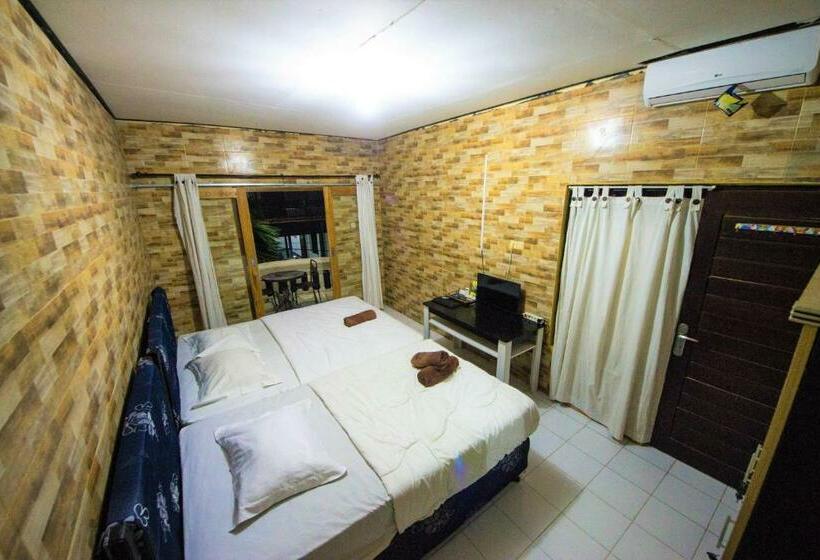 Трехместный Номер Стандарт с Балконом, Clamonic House Nusa Dua