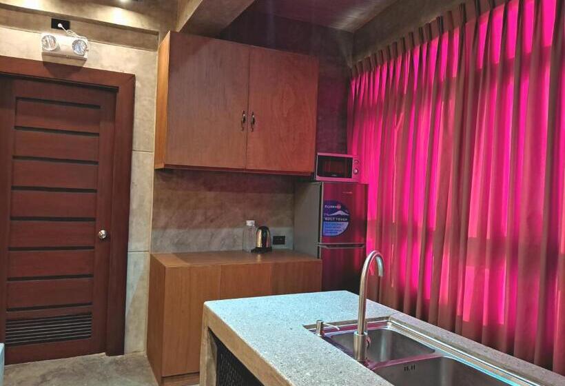 Люкс Вид на Море, Aqua Frontier Hotel And Restaurant