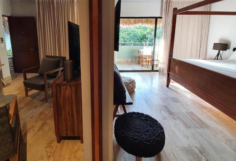 מיטת קינג בסוויטה, Kimpton Aluna Resort Tulum, An Ihg