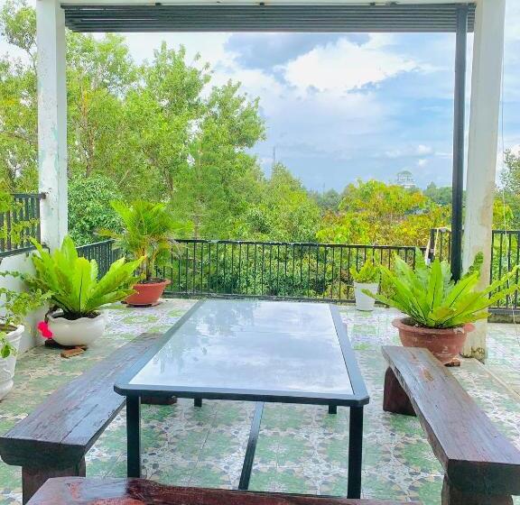 اتاق استاندارد سه تخته با بالکن, Homestay Kv