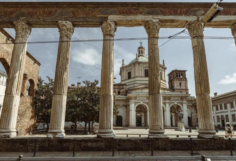 اتاق لوکس با بالکن, Easylife   Suite In Colonne San Lorenzo Milano