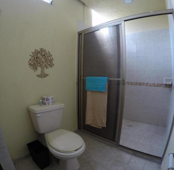 Quarto Estandar Cama King, Hospedaje La Mexicana