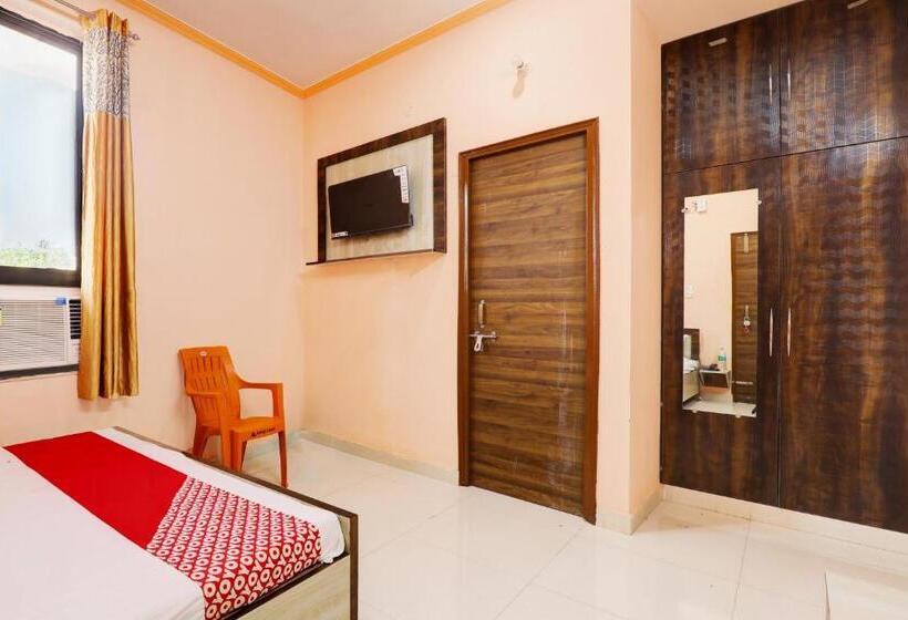Трехместный Номер Классика, Oyo Flagship Hotel Cp Residency
