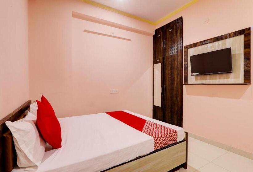 Трехместный Номер Классика, Oyo Flagship Hotel Cp Residency