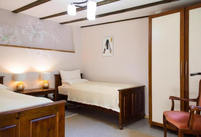 スタンダードルーム, стаи за гости в ритрийт център светлина мир любов Guest Rooms In Light Peace Love Center