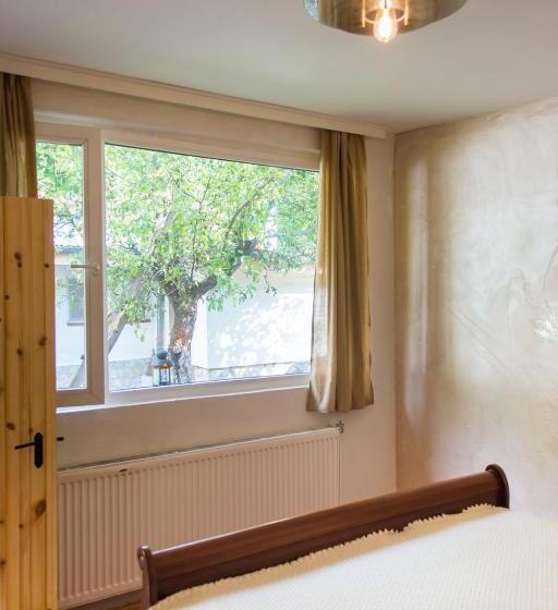 ガーデンビュースタンダードルーム, стаи за гости в ритрийт център светлина мир любов Guest Rooms In Light Peace Love Center