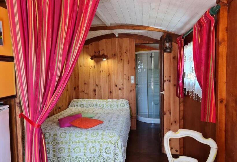 Номер Стандарт, Roulotte Confortable Avec Balcon En Bois, Climatisation Et Prêt De Vélos, Près Du Château De Sully