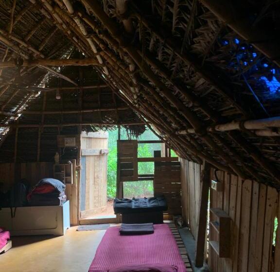 Кровать в Общей Комнате, House Of Gowwli