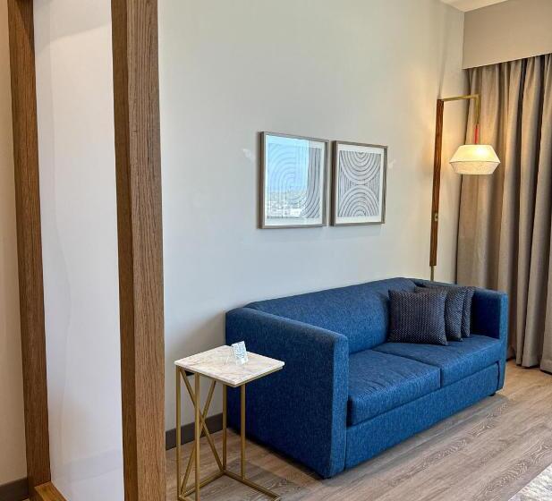 キングサイズベッドのスイートルーム, Holiday Inn Navojoa, An Ihg