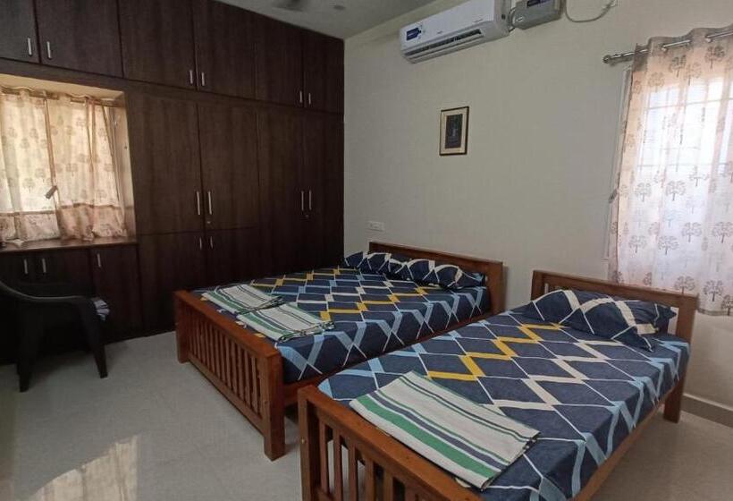 اتاق لوکس سه تخته, Shantham Service Apartments, Indumanagar, Coimbatore