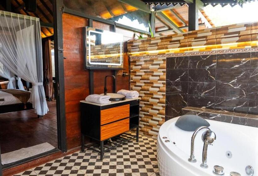 Bungalow Deluxe, Villa Lalupa Joglo