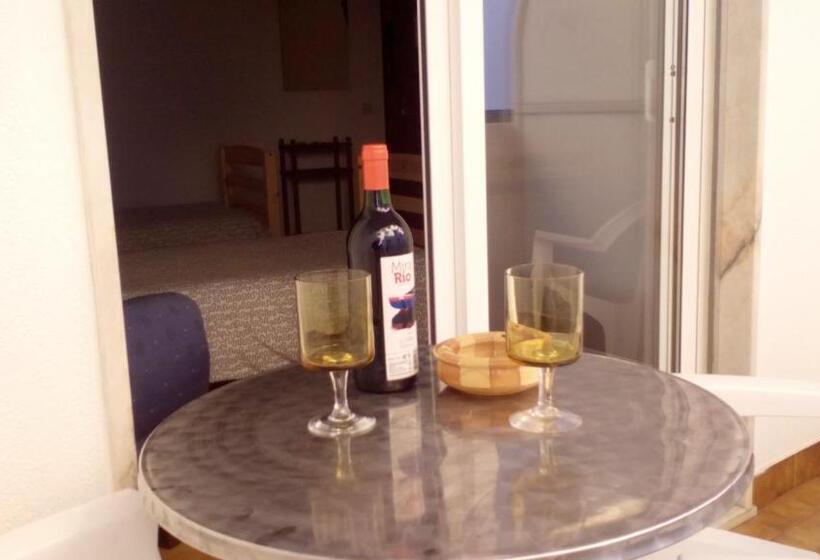 اتاق استاندارد سه نفره, Lagos City Center Guest House & Hostel
