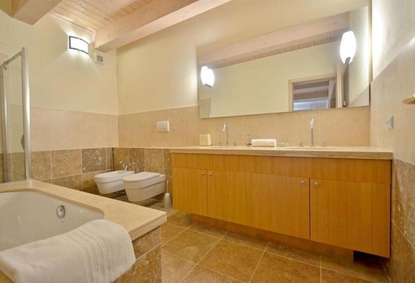 スリーベッドルーム　ヴィラ, Luxury Resort With Swimming Pool In The Tuscan Countryside, Villas On The Ground Floor With Private
