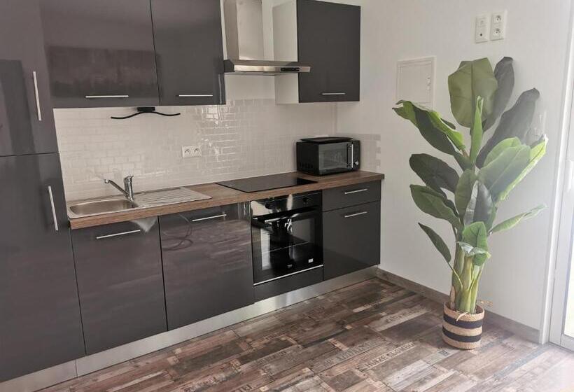 Четырехместный Номер Стандарт, Logement Cosy Avec Piscine Et Jacuzzi Privatifs 4 étoiles