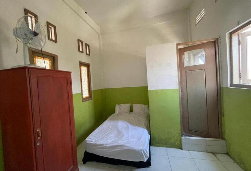 Номер Economy, Spot On 93075 Nova Jaya 2 Homestay Syariah