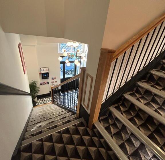 اتاق سوپریور با تخت بزرگ, Crescent Place