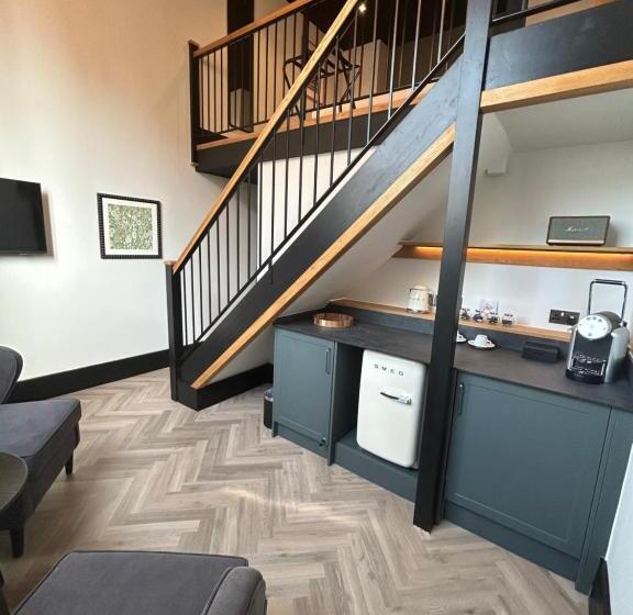 اتاق سوپریور با تخت بزرگ, Crescent Place
