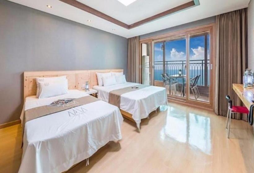 اتاق خانوادگی با چشم‌انداز دریا, Aria Pension & Resort