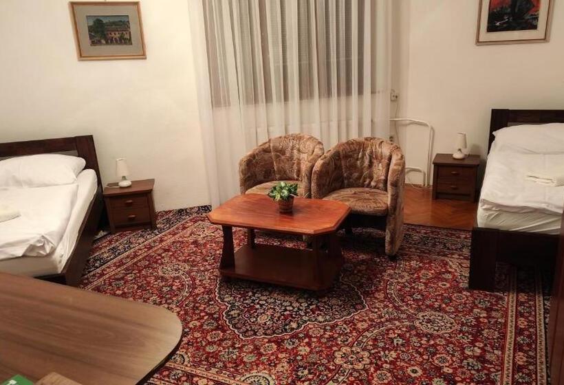 Номер Стандарт, Smolenický Zámok