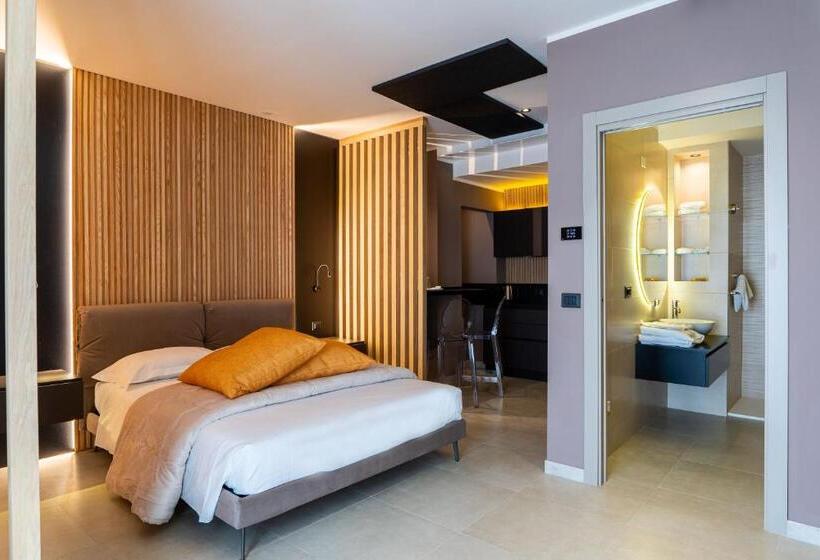 اتاق لوکس سه تخته, La Pergola Suites